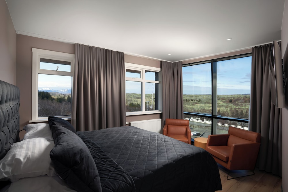 Deluxe Room, 1 Queen Bed photo 1