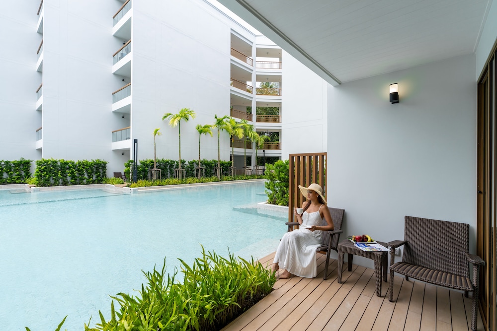 Deluxe Pool Access Room - Photo 9