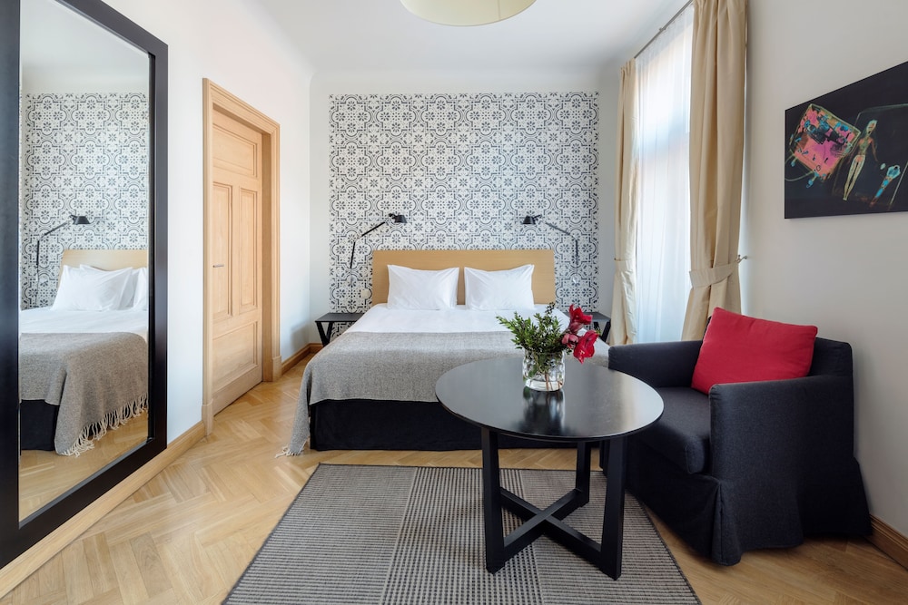 Studio Apartment Double Bed - Photo 1
