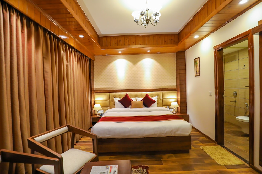 Standard Room, 1 King Bed, Non Smoking photo 1