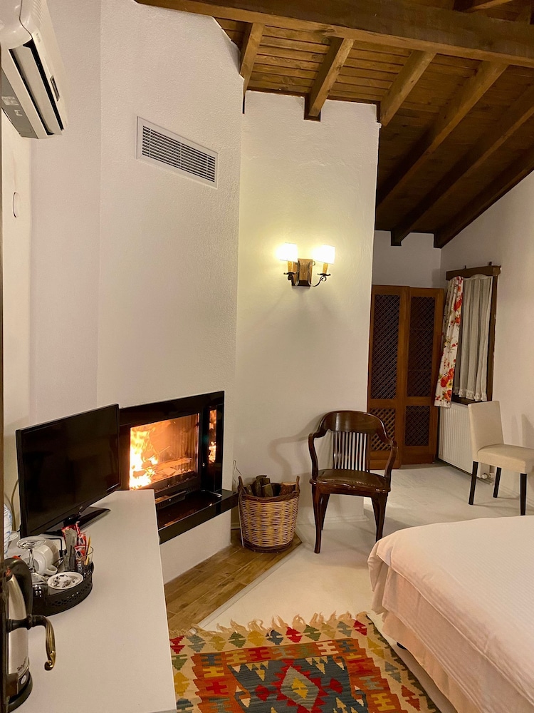 Room, Fireplace (No:21) photo 2