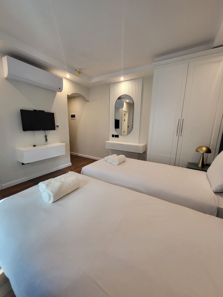 Double Room Single Use, Partial Sea View photo 3