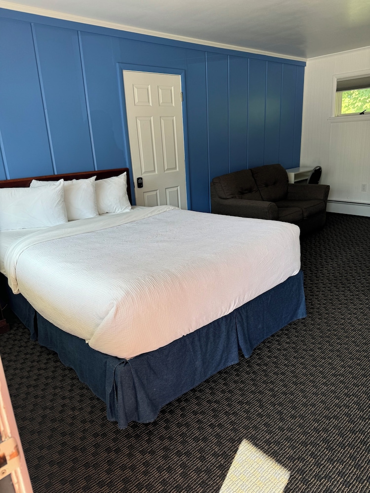 Standard Room, 1 Queen Bed photo 2