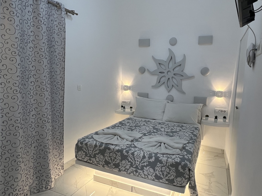 Superior Double Room, Balcony, Ground Floor