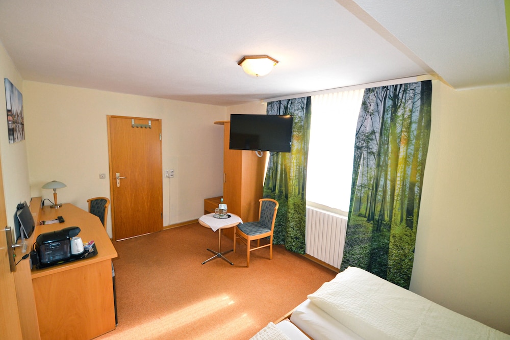 Basic Double Room photo 3