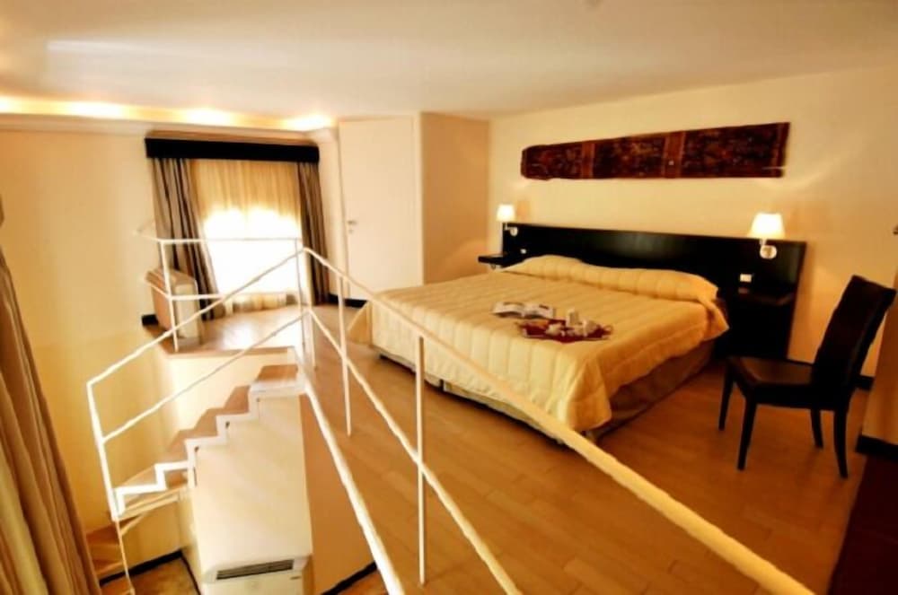 Double Room Attic thumbnail 6