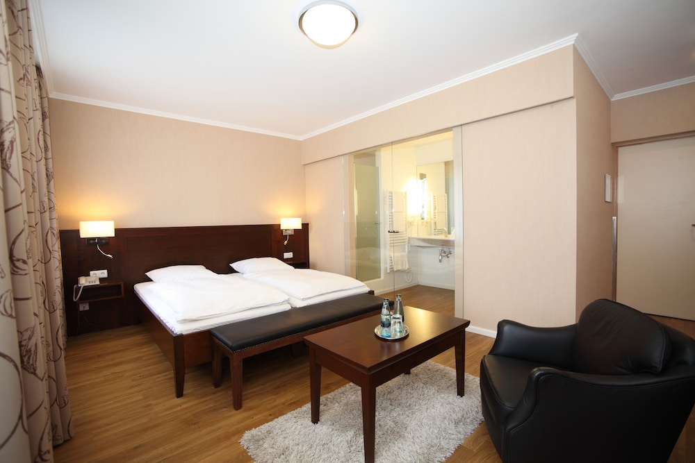 Double or Twin Room - Photo 7