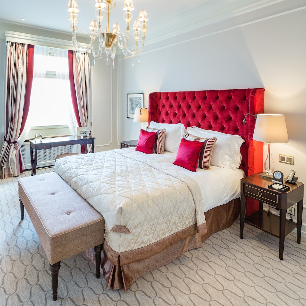 Deluxe Room, 1 King Bed, Garden View photo 2