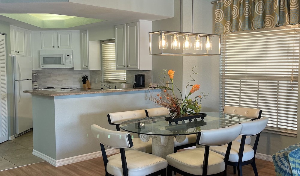 Deluxe Suite, 1 Bedroom, Kitchen (1 Sleeper Sofa) - Photo 2