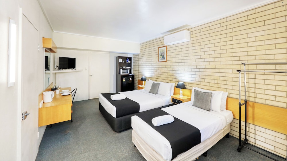Basic Twin Room photo 2