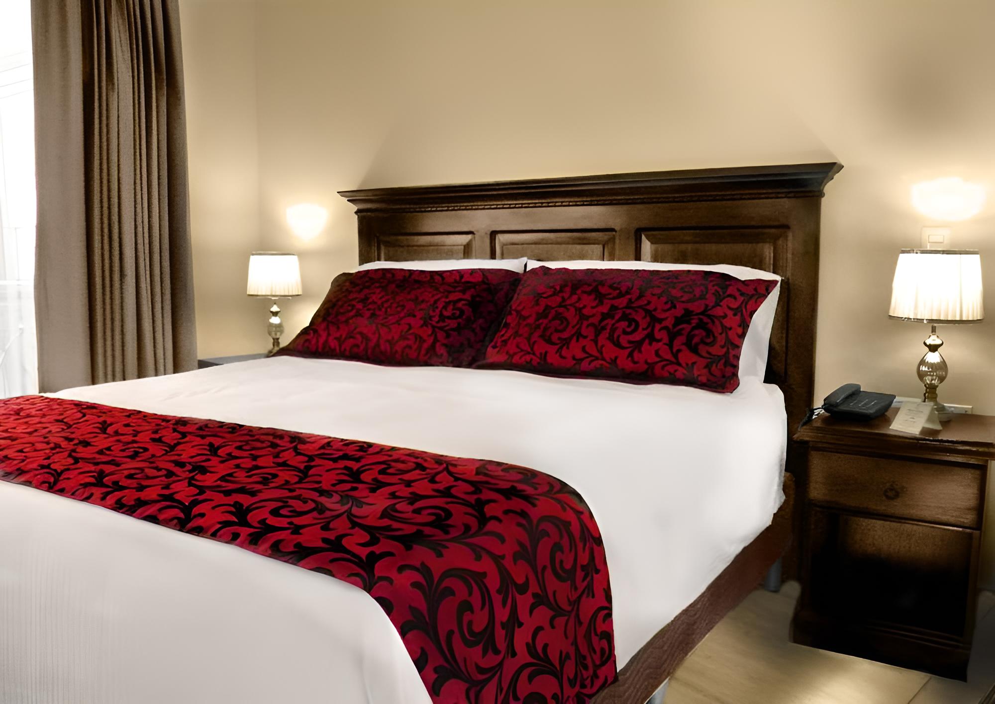 Basic Single Room, 1 Queen Bed, Non Smoking photo 1