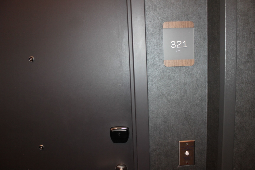 Room, 2 Queen Beds (Mobility/Hearing Access, Roll-In Shwr) photo 3