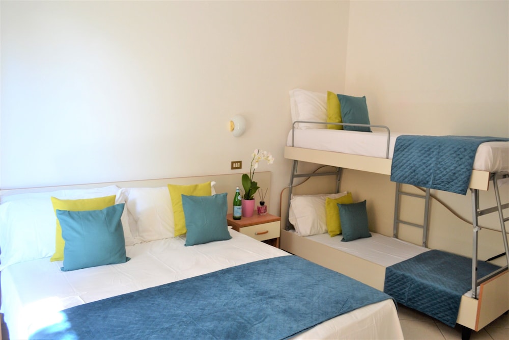 Economy Quadruple Room, Multiple Beds