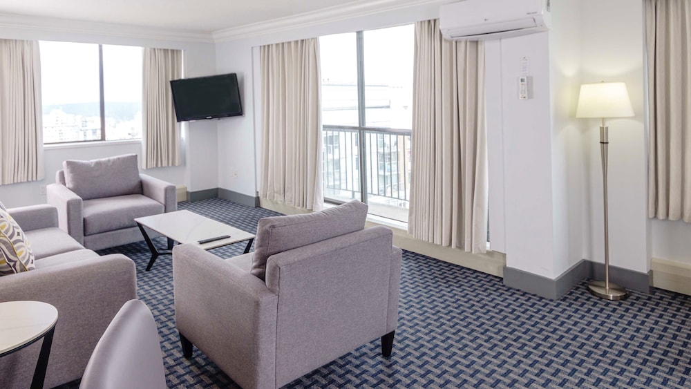 Premium Suite - Photo 2