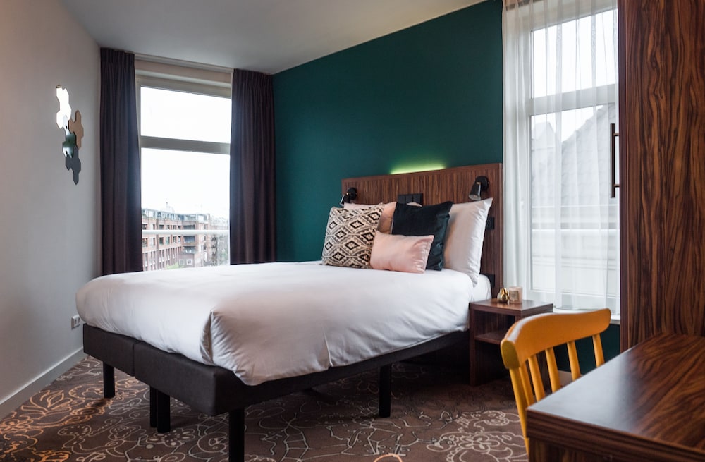 Superior Room, 1 Queen Bed photo 3