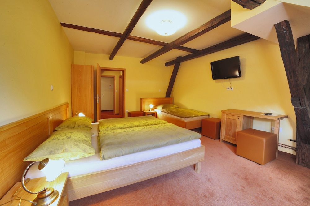 Standard Triple Room photo 2