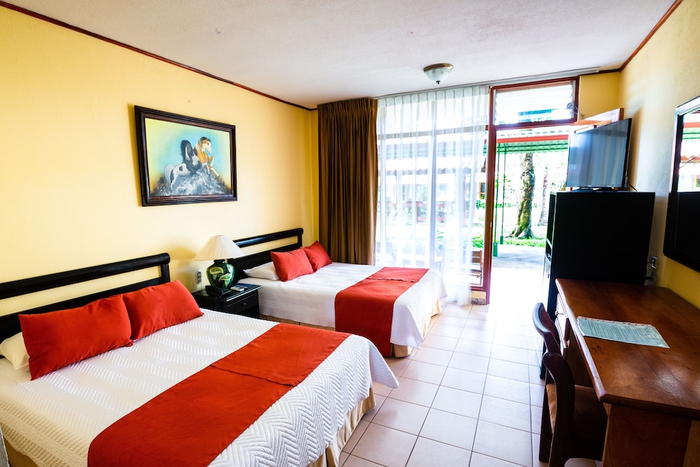Standard Room, 2 Double Beds, Garden View