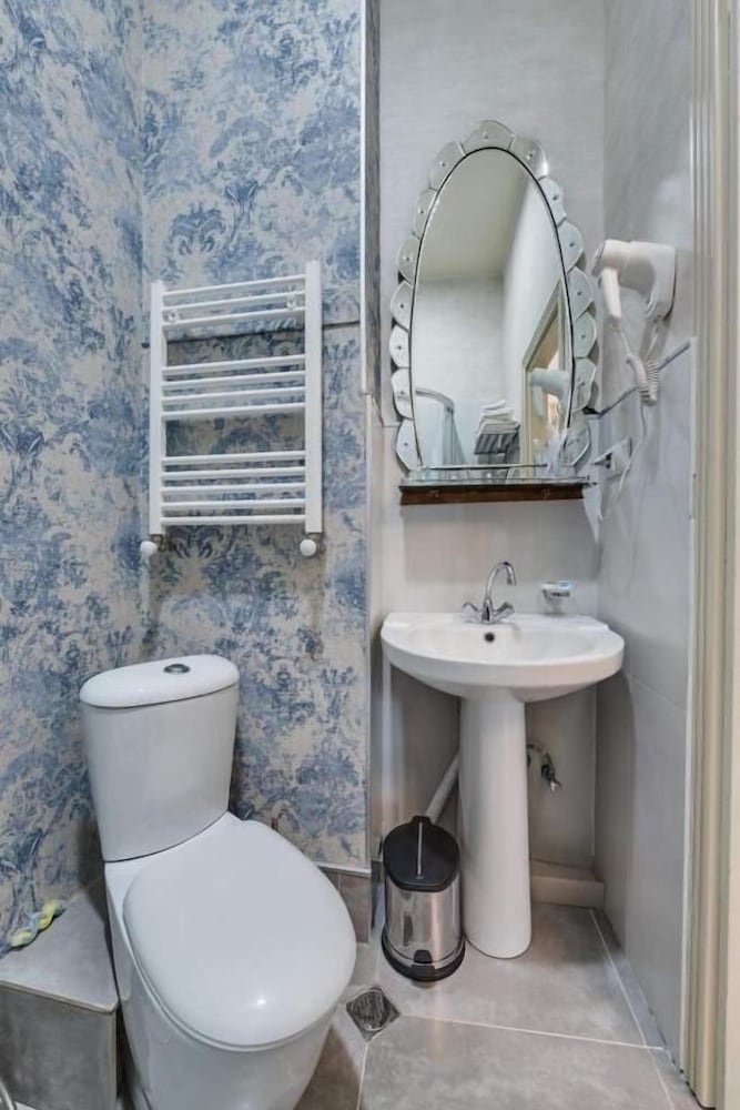 Exclusive Quadruple Room, Private Bathroom photo 2