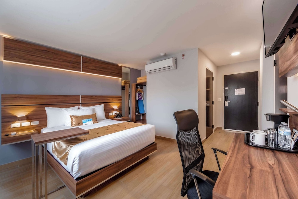 Standard Room, 1 Queen Bed, Non Smoking photo 3