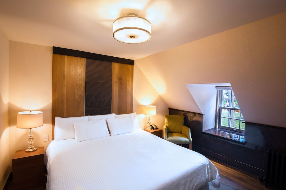 Deluxe Suite, 1 King Bed with Sofa bed, Park View photo 1