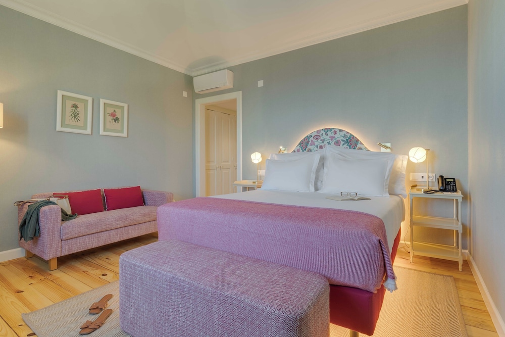 Deluxe Double Room (Partial Sea View)