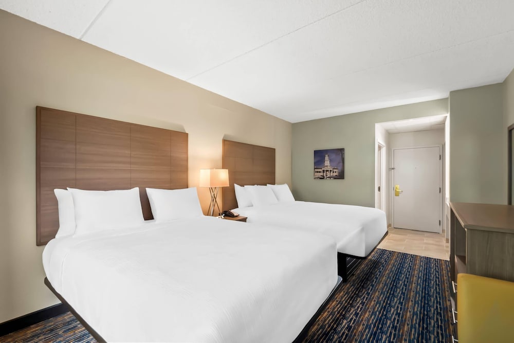 Room, 2 Queen Beds, Non Smoking photo 3