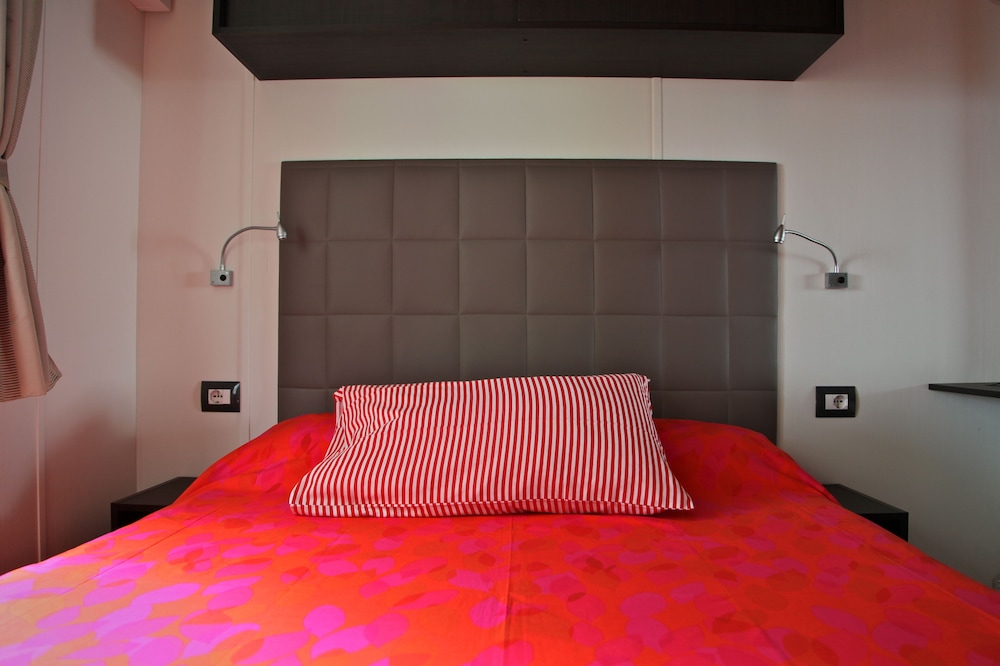 Standard Mobile Home, 2 Bedrooms photo 3