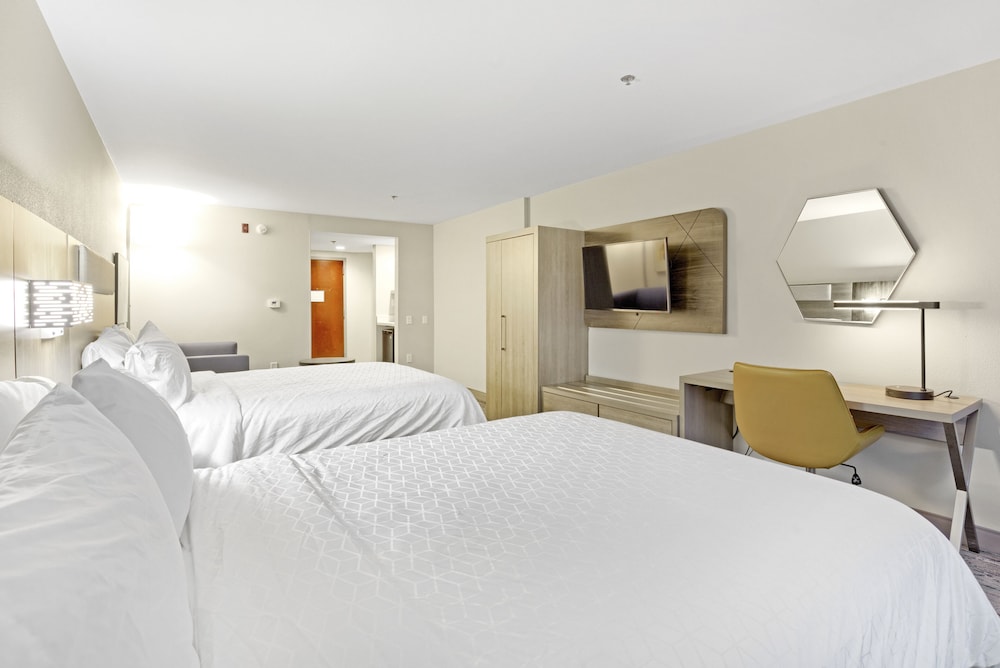 Suite, Multiple Beds - Photo 4