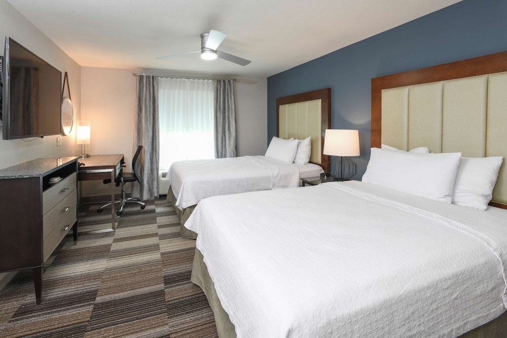 Two Bedroom King & Two Queens Suite - Photo 2