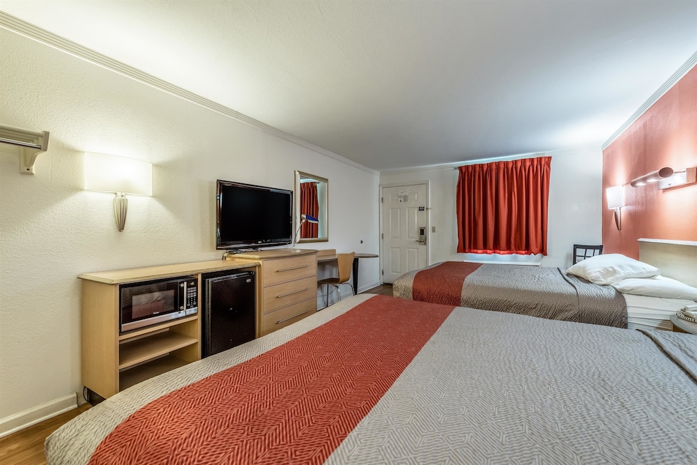 Standard Room, 2 Queen Beds, Smoking photo 1