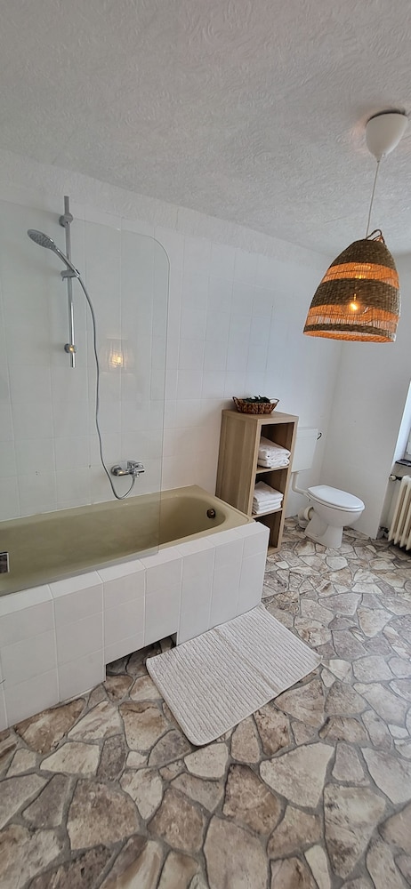 Deluxe House photo 1