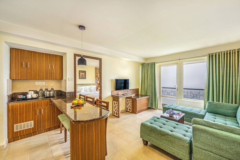 2 Bed Room Family Suite With Balcony - Photo 2