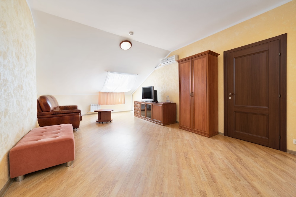 Family Room, 2 Bedrooms photo 3
