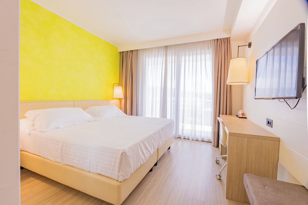 Classic Double or Twin Room photo 3