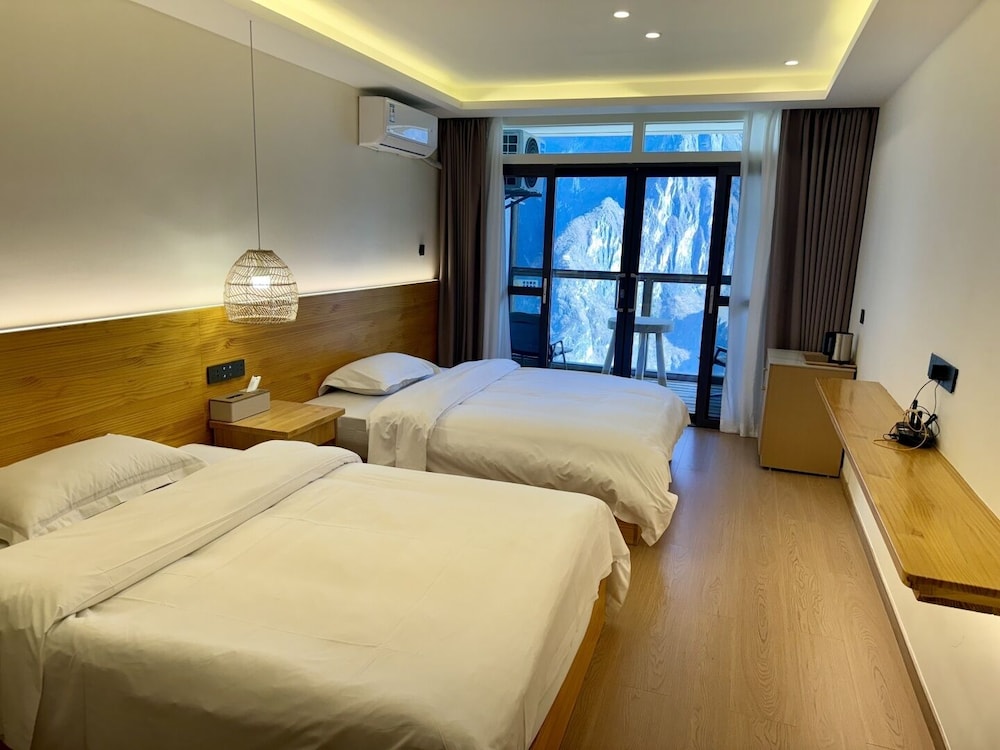 Standard Twin Room, Hill View photo 1