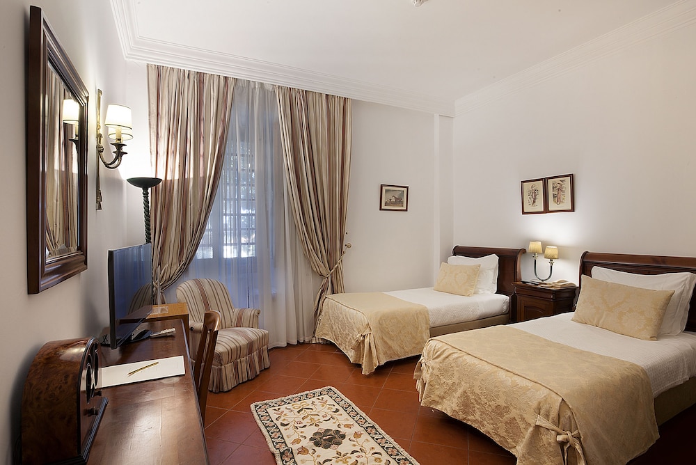 Standard Twin Room - Photo 3