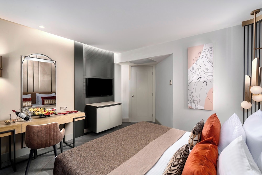 Family Room, 2 Bedrooms photo 3