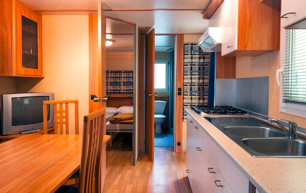 Mobile Home, 2 Bedrooms photo 3