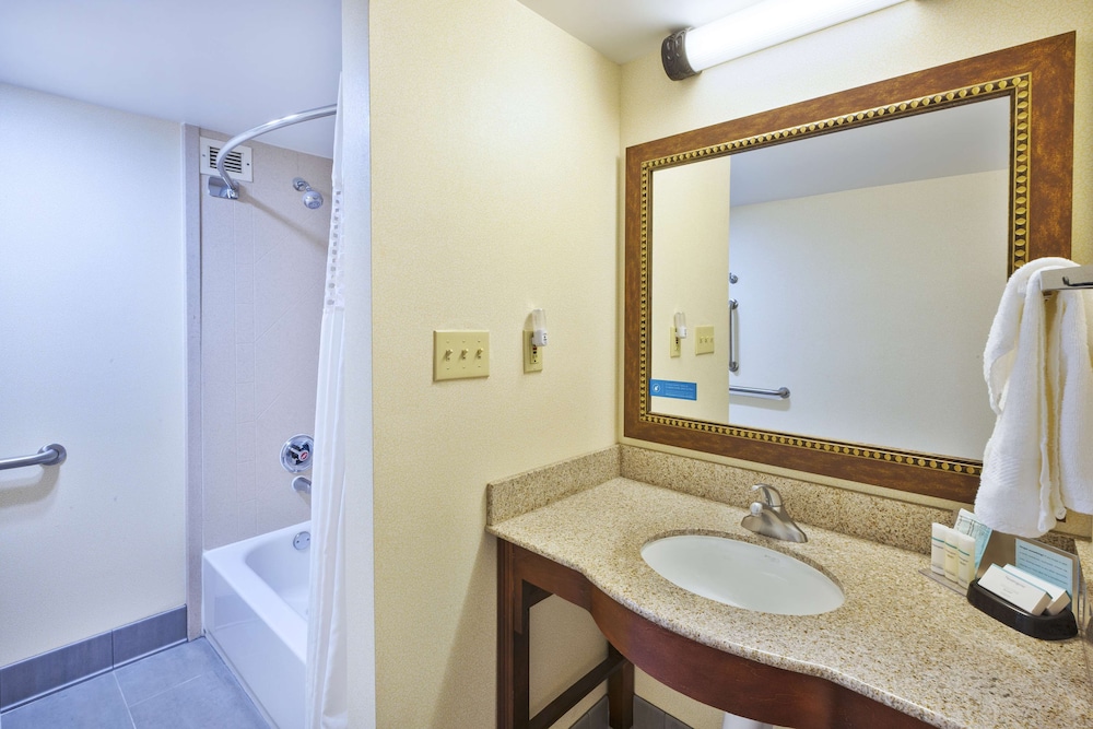 Room, 1 King Bed, Accessible, Non Smoking - Photo 4