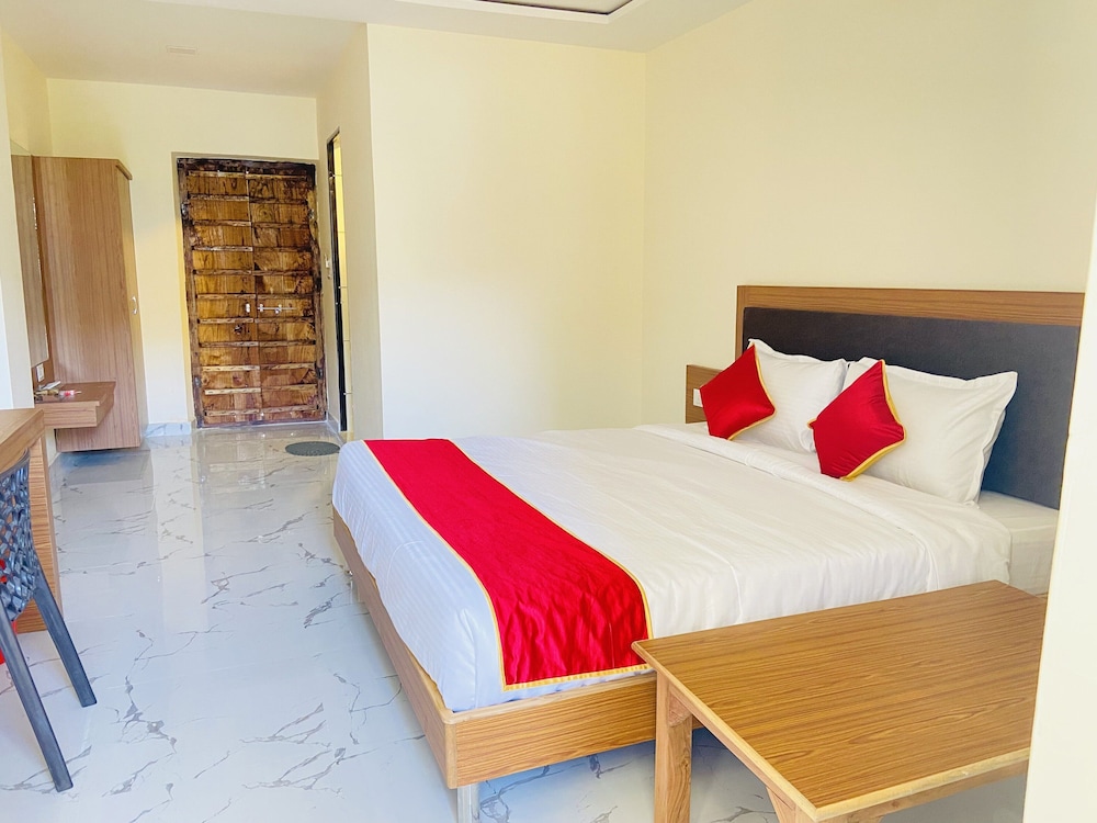 Deluxe Room - Photo 12