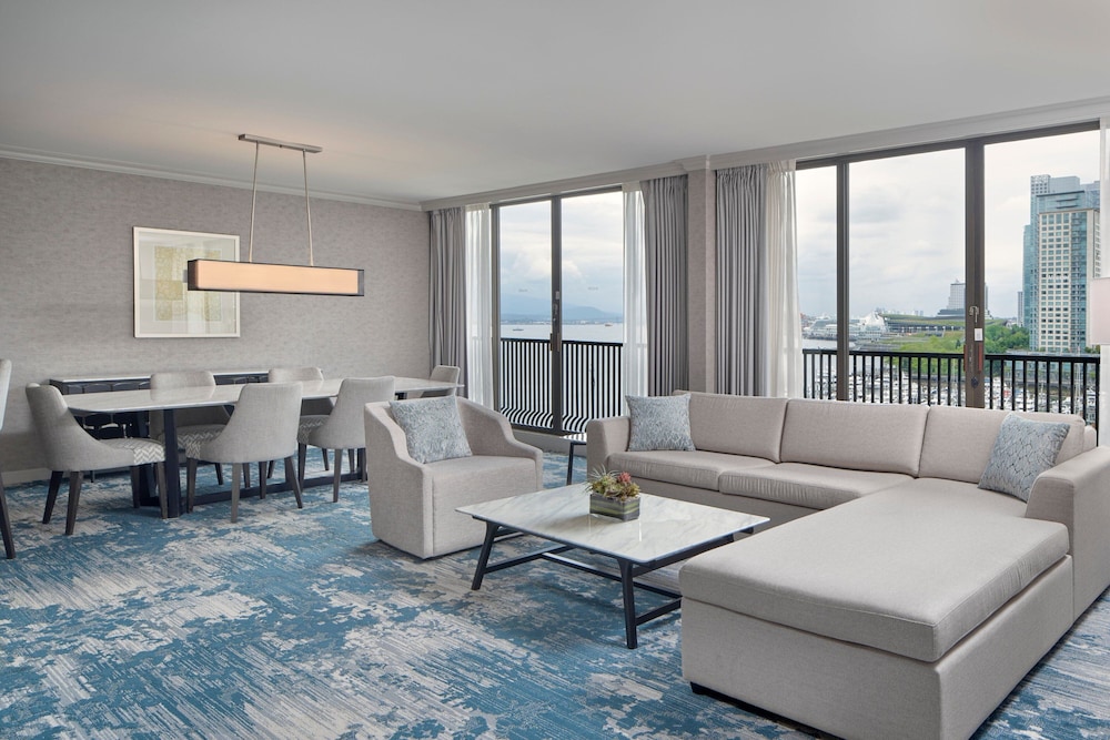 Executive Suite, 1 Bedroom, Mountain View - Photo 1