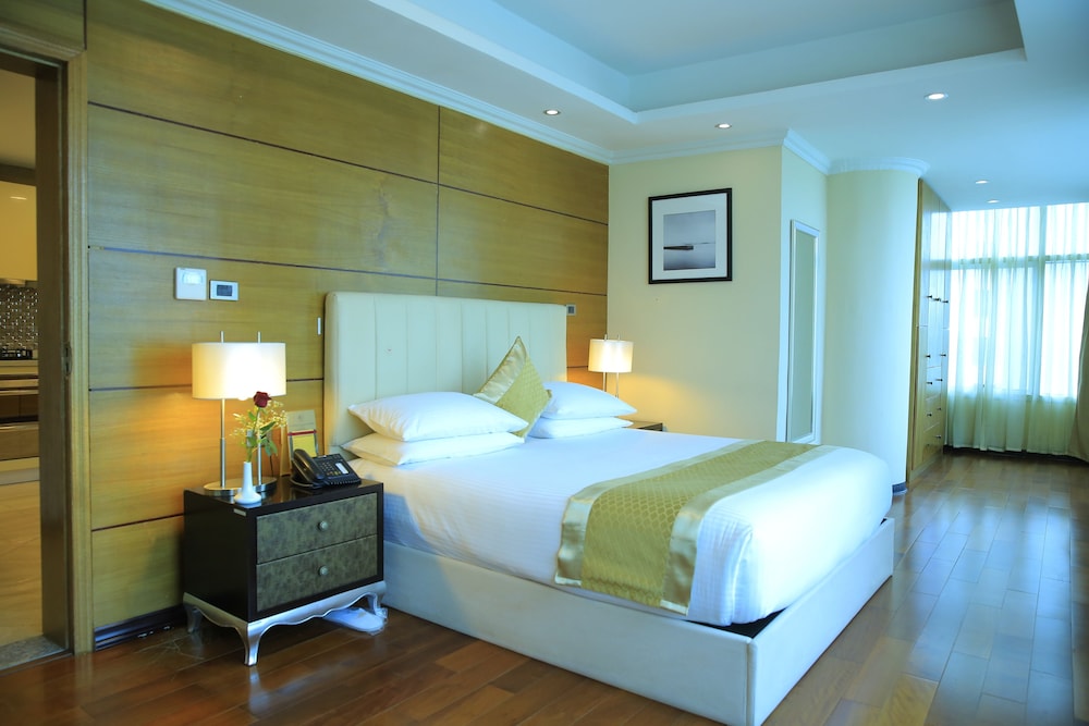 Executive Suite, 1 King Bed - Photo 4