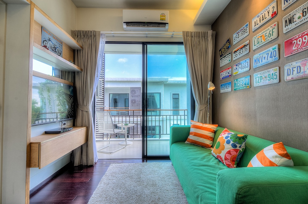 Modern 1 Bedroom Apartment photo 1