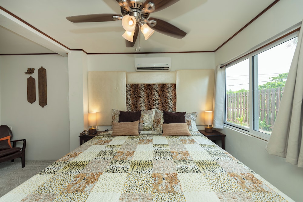 Luxury Suite, 1 King Bed, Pool View, Garden Area OCELOT photo 1