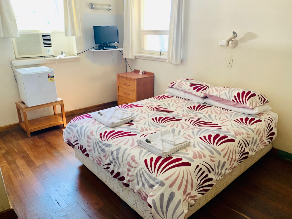 Basic Quadruple Room photo 3