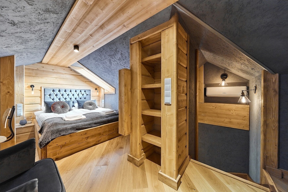 Deluxe Apartment (503 without SPA, no Pool access)
