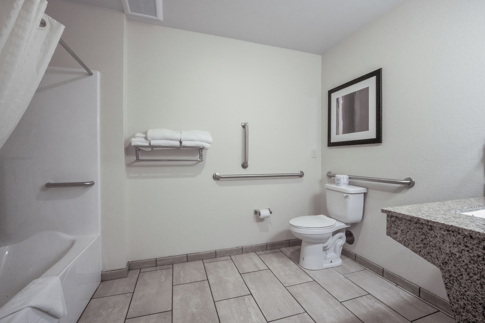 Room, 1 King Bed, Accessible, Non Smoking (Guestroom) - Photo 3