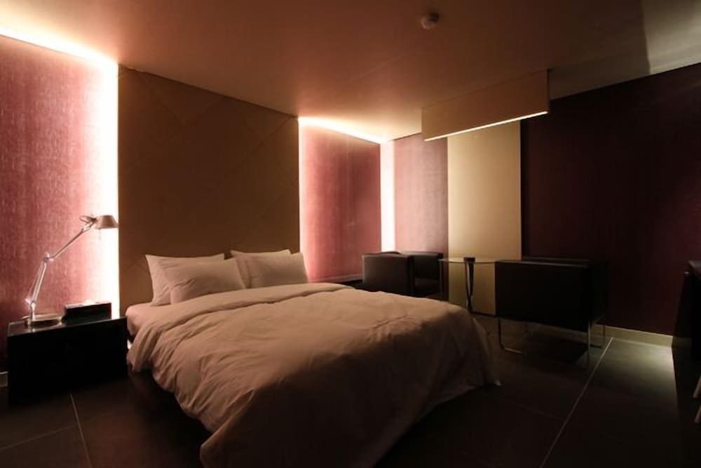 Standard Room (B / Check-in 12PM / 4PM on Saturday) photo 2