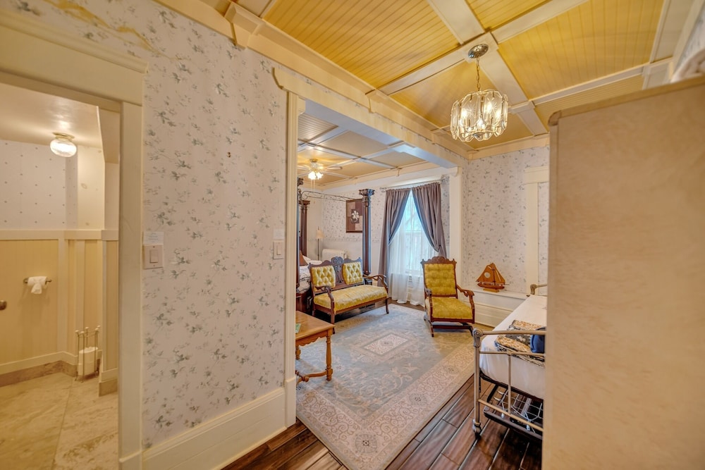 Luxury House photo 3