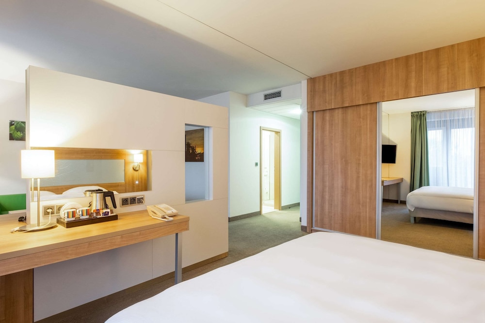 Suite, 1 King Bed, Non Smoking - Photo 7